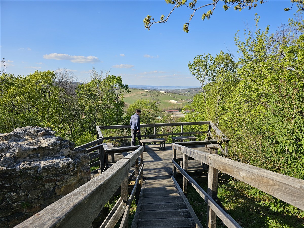 Extreme quad trail near Fehérkő castle ruins - Gallery View