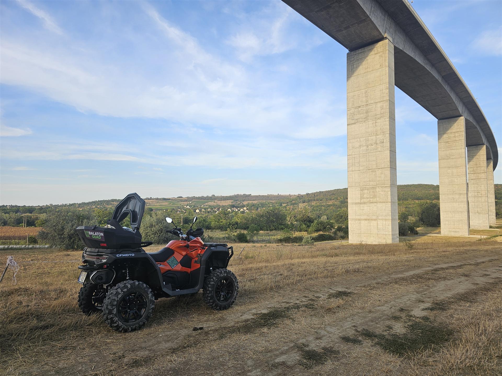 Quad tour arriving at Nezdei Szoborpark - Gallery View